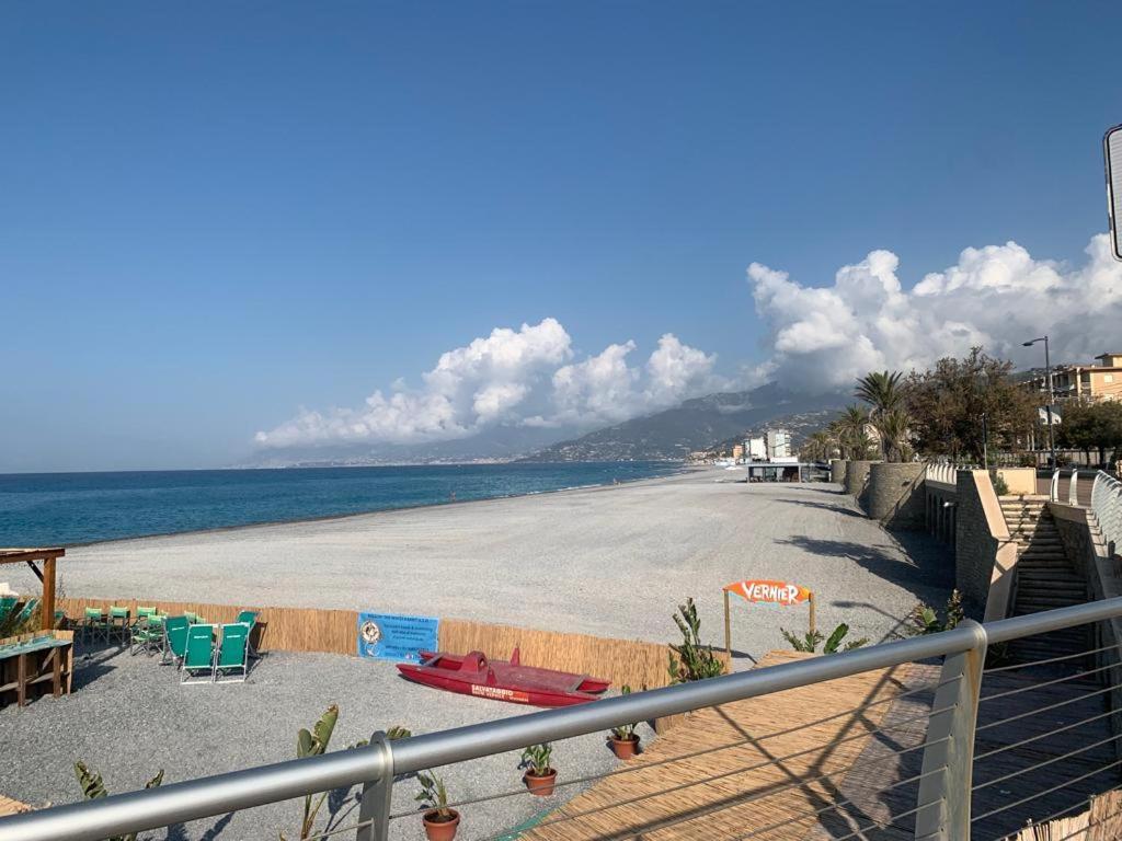 Casa Vacanza! A 50M Dal Mare! Bordighera Exterior photo